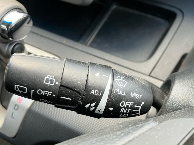 フリード G ジャストセレクション スマートキー SDナビ フルセグ DVD再生 Bluetooth SDカード 後席モニターBカメラ ETC HIDライト 社外14AW オートA/C 両面自動ドア ドアミラーウインカー 6人乗(9枚目)