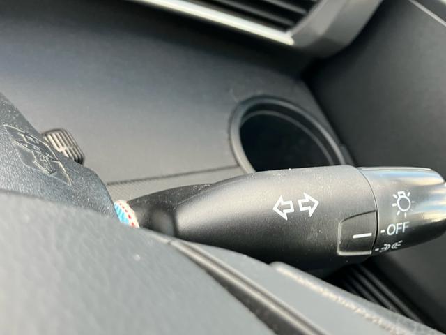 フリード G ジャストセレクション スマートキー SDナビ フルセグ DVD再生 Bluetooth SDカード 後席モニターBカメラ ETC HIDライト 社外14AW オートA/C 両面自動ドア ドアミラーウインカー 6人乗(10枚目)