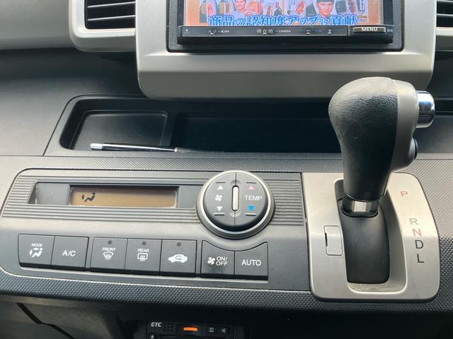 フリード G ジャストセレクション スマートキー SDナビ フルセグ DVD再生 Bluetooth SDカード 後席モニターBカメラ ETC HIDライト 社外14AW オートA/C 両面自動ドア ドアミラーウインカー 6人乗(12枚目)