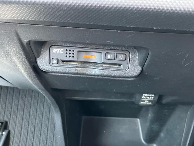 フリード G ジャストセレクション スマートキー SDナビ フルセグ DVD再生 Bluetooth SDカード 後席モニターBカメラ ETC HIDライト 社外14AW オートA/C 両面自動ドア ドアミラーウインカー 6人乗(13枚目)