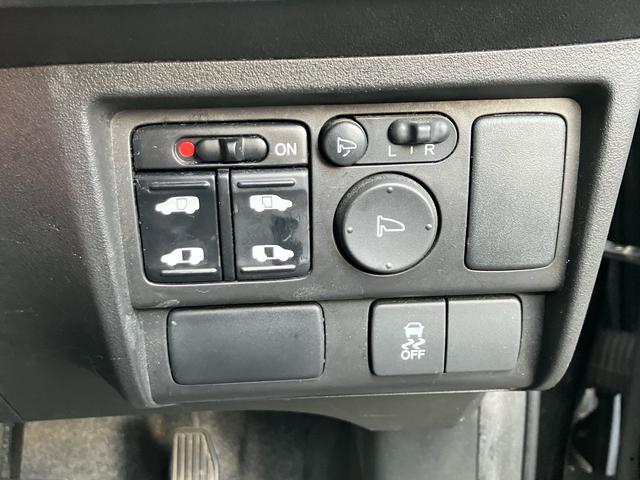 フリード G ジャストセレクション スマートキー SDナビ フルセグ DVD再生 Bluetooth SDカード 後席モニターBカメラ ETC HIDライト 社外14AW オートA/C 両面自動ドア ドアミラーウインカー 6人乗(14枚目)