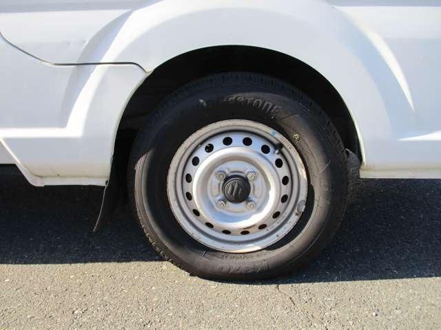 キャリイトラック ＫＣエアコン・パワステ　社外メモリーナビ／地デジ／ＣＤ／ＤＶＤ／Ｂｌｕｅｔｏｏｔｈ／ＳＤカード　前ドラレコ　エアコンフロアオートマ　３方開　スペアキー付　スペアタイヤ　Ｗエアバッグ　保証書　取説（32枚目）