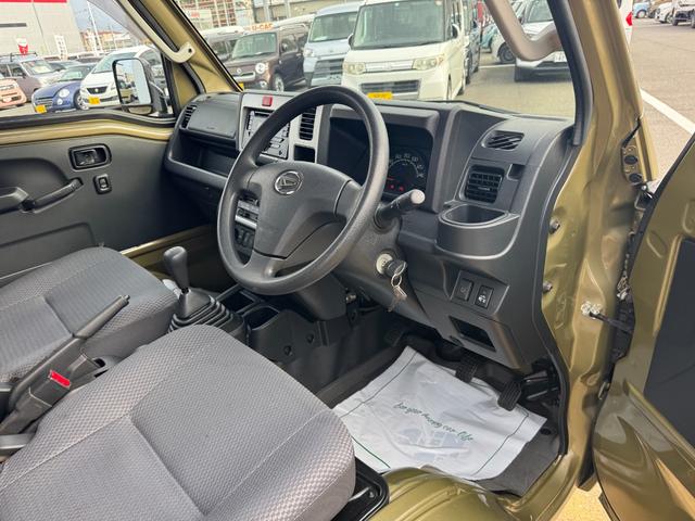 ハイゼットトラック ジャンボＳＡＩＩＩｔ　喫煙車　４ＷＤ　５ＭＴ車　衝突低減ブレーキ　ＣＤチューナー（18枚目）