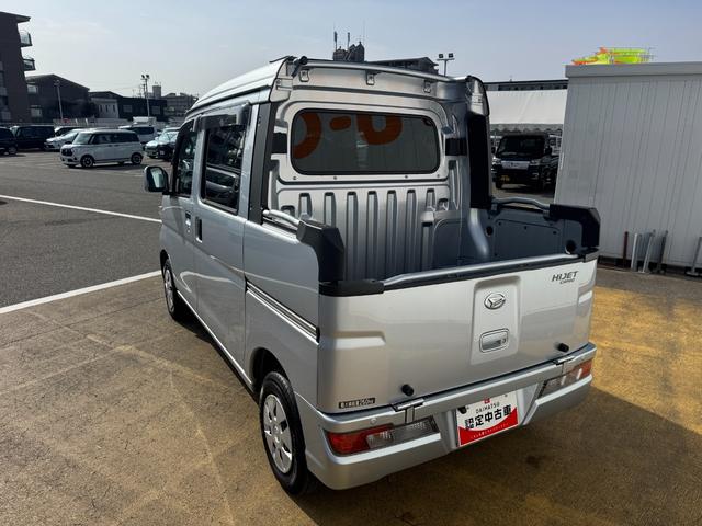 �����h�A�E�����N�H�[�^�[�E�o�b�N�h�A�E�B���h�E�ɃX���[�N�h�K���X���̗p