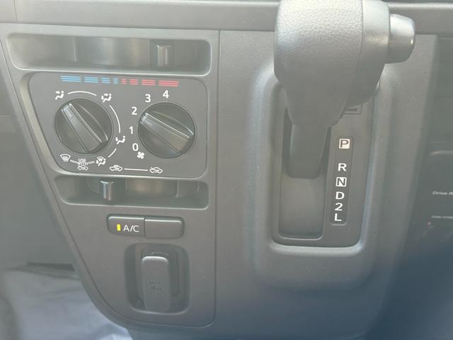 �ԗ��̏ڍׂ��Ԃɕt���܂��Ă̓X�^�b�t�܂ł��C�y�ɂ��₢���킹���������B