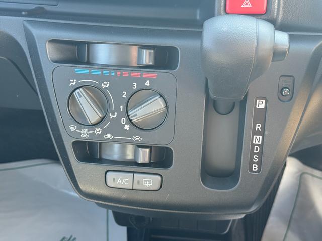 �ԗ��̏ڍׂ��Ԃɕt���܂��Ă̓X�^�b�t�܂ł��C�y�ɂ��₢���킹���������B