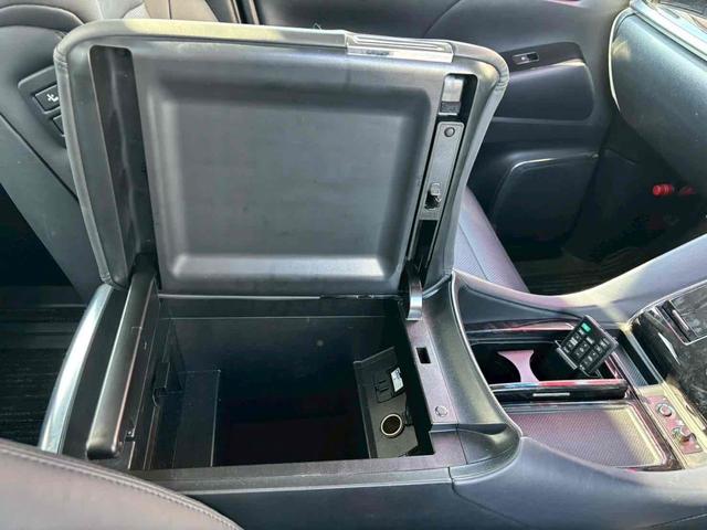 アルファードハイブリッド ＳＲ　Ｃパッケージ　４ＷＤ　バックカメラ　ナビ　ＴＶ　クリアランスソナー　オートクルーズコントロール　レーンアシスト　衝突被害軽減システム　両側電動スライドドア　オートマチックハイビーム　ＬＥＤヘッドランプ　サンルーフ（24枚目）