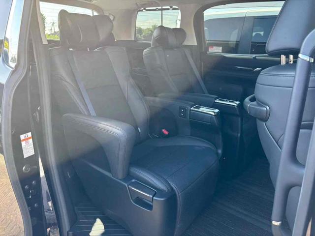 アルファードハイブリッド ＳＲ　Ｃパッケージ　４ＷＤ　バックカメラ　ナビ　ＴＶ　クリアランスソナー　オートクルーズコントロール　レーンアシスト　衝突被害軽減システム　両側電動スライドドア　オートマチックハイビーム　ＬＥＤヘッドランプ　サンルーフ（28枚目）