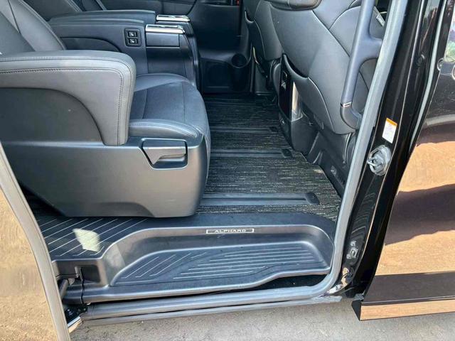 アルファードハイブリッド ＳＲ　Ｃパッケージ　４ＷＤ　バックカメラ　ナビ　ＴＶ　クリアランスソナー　オートクルーズコントロール　レーンアシスト　衝突被害軽減システム　両側電動スライドドア　オートマチックハイビーム　ＬＥＤヘッドランプ　サンルーフ（39枚目）
