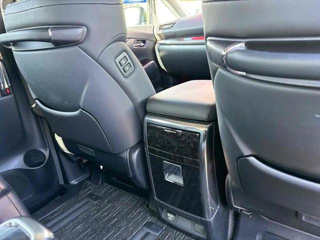アルファードハイブリッド ＳＲ　Ｃパッケージ　４ＷＤ　バックカメラ　ナビ　ＴＶ　クリアランスソナー　オートクルーズコントロール　レーンアシスト　衝突被害軽減システム　両側電動スライドドア　オートマチックハイビーム　ＬＥＤヘッドランプ　サンルーフ（41枚目）