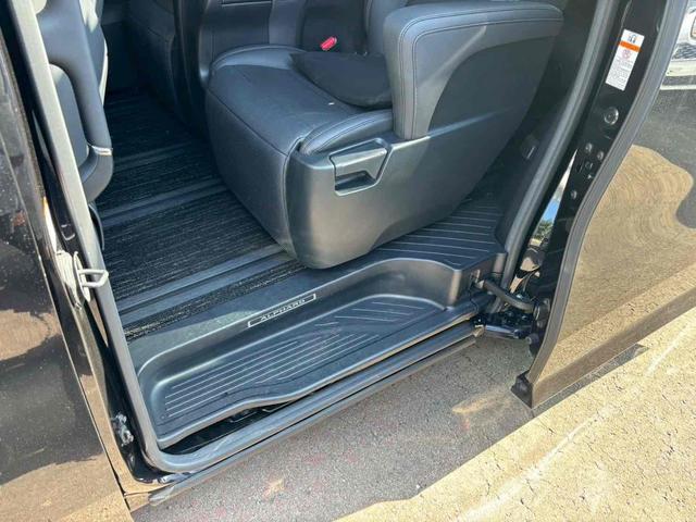アルファードハイブリッド ＳＲ　Ｃパッケージ　４ＷＤ　バックカメラ　ナビ　ＴＶ　クリアランスソナー　オートクルーズコントロール　レーンアシスト　衝突被害軽減システム　両側電動スライドドア　オートマチックハイビーム　ＬＥＤヘッドランプ　サンルーフ（42枚目）
