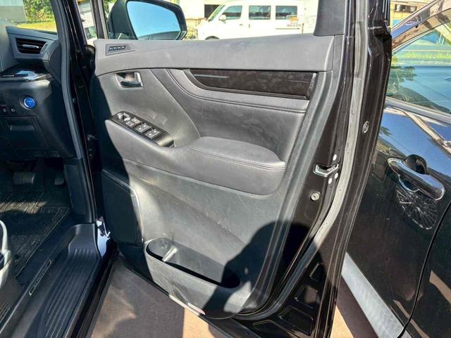 アルファードハイブリッド ＳＲ　Ｃパッケージ　４ＷＤ　バックカメラ　ナビ　ＴＶ　クリアランスソナー　オートクルーズコントロール　レーンアシスト　衝突被害軽減システム　両側電動スライドドア　オートマチックハイビーム　ＬＥＤヘッドランプ　サンルーフ（47枚目）