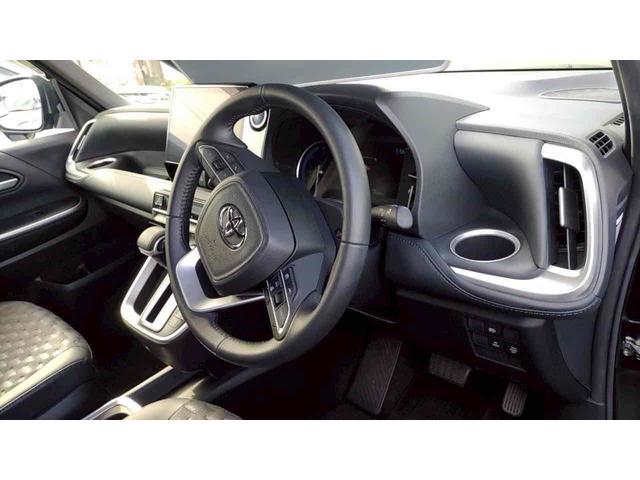 ヴォクシー ハイブリッドS-Z ETC バックカメラ ナビ TV オートクルーズコントロール レーンアシスト 衝突被害軽減システム 両側スライドドア オートマチックハイビーム LEDヘッドランプ スマートキー 電動格納ミラー(2枚目)