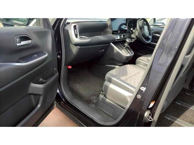 ヴォクシー ハイブリッドS-Z ETC バックカメラ ナビ TV オートクルーズコントロール レーンアシスト 衝突被害軽減システム 両側スライドドア オートマチックハイビーム LEDヘッドランプ スマートキー 電動格納ミラー(39枚目)