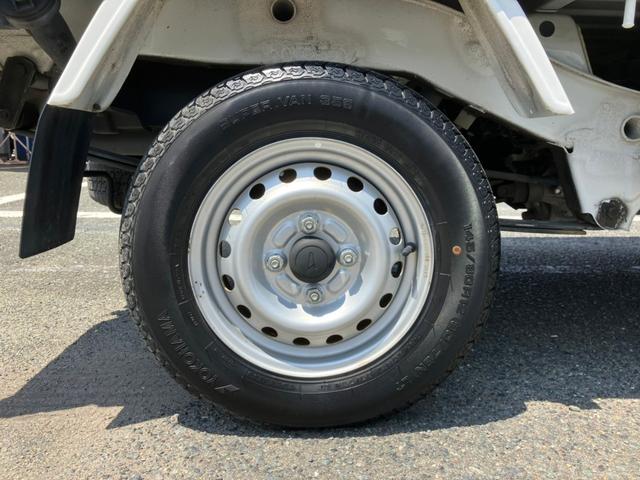 エアコン・パワステスペシャルVS 4WD 5速ミッション車 全国2年/走行無制限保証 特別仕様車 ワンオーナー/禁煙車 三方開 荷台作業灯 泥よけ純正 ドアバイザー純正 フロアマット純正 AM/FMラジオ ゴムラバー付きアオリ(35枚目)