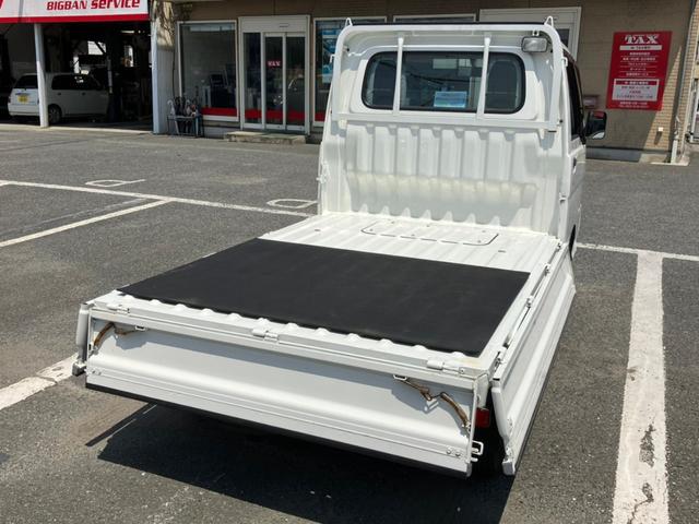 エアコン・パワステスペシャルVS 4WD 5速ミッション車 全国2年/走行無制限保証 特別仕様車 ワンオーナー/禁煙車 三方開 荷台作業灯 泥よけ純正 ドアバイザー純正 フロアマット純正 AM/FMラジオ ゴムラバー付きアオリ(41枚目)