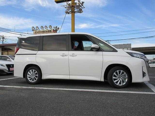 ランディ Ｇ　登録済未使用車　新車メーカー保証　衝突被害軽減ブレーキ　ナビ８型／フルセグＴＶ／ＤＶＤ再生／ＣＤ録音／バックモニター　後席用フリップダウンモニター　パワースライドドア左右ハンズフリー　ＬＥＤライト（17枚目）