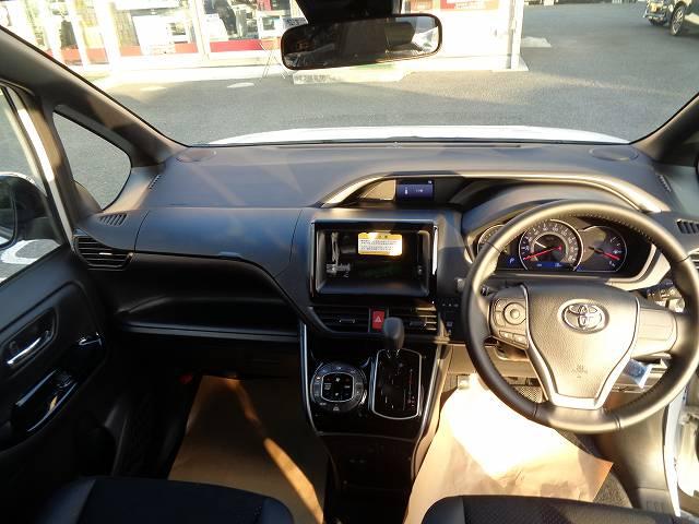 トヨタ ヴォクシー ＺＳ 煌ＩＩＩ 登録済み未使用車／禁煙車／トヨタ 