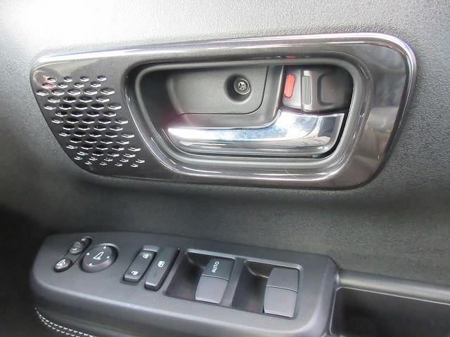 Ｎ－ＢＯＸカスタム ターボコーディネートスタイル　ホンダセンシング　現行モデル　届出済み未使用　純正９型ナビ／フルセグＴＶ／ＤＶＤ再生／Ｂｌｕｅｔｏｏｔｈ／バックモニター　純正ドライブレコーダー　両側パワースライドドア　シートヒーター　ＬＥＤライト（12枚目）