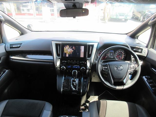アルファード ２．５Ｓ　タイプゴールドＩＩ　７人乗り　パワーバックドア　新車メーカー保証継承／車検２年整備　後席用１２．１型フリップダウンモニター　純正９型ディスプレイオーデイオ／フルセグＴＶ／ＤＶＤ再生／ＣＤ／Ｂｌｕｅｔｏｏｔｈ　ＥＴＣ（4枚目）