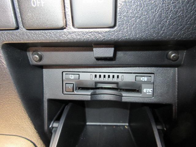 アルファード ２．５Ｓ　タイプゴールドＩＩ　７人乗り　パワーバックドア　新車メーカー保証継承／車検２年整備　後席用１２．１型フリップダウンモニター　純正９型ディスプレイオーデイオ／フルセグＴＶ／ＤＶＤ再生／ＣＤ／Ｂｌｕｅｔｏｏｔｈ　ＥＴＣ（9枚目）