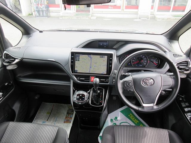 ヴォクシー ＺＳ　煌ＩＩ　７人乗り　純正後席用１２．１型フリップダウンモニター　純正１０型ナビ／フルセグＴＶ／ＤＶＤ再生／ＣＤ録音／Ｂｌｕｅｔｏｏｔｈ／バックモニター　２．０ＥＴＣ　両側パワースライドドア　ＬＥＤオートライト（4枚目）