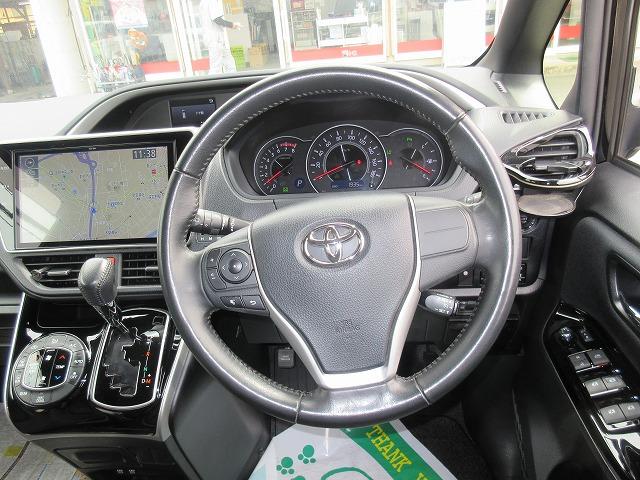 ヴォクシー ＺＳ　煌ＩＩ　７人乗り　純正後席用１２．１型フリップダウンモニター　純正１０型ナビ／フルセグＴＶ／ＤＶＤ再生／ＣＤ録音／Ｂｌｕｅｔｏｏｔｈ／バックモニター　２．０ＥＴＣ　両側パワースライドドア　ＬＥＤオートライト（9枚目）