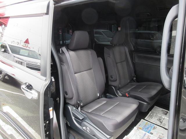 ヴォクシー ＺＳ　煌ＩＩ　７人乗り　純正後席用１２．１型フリップダウンモニター　純正１０型ナビ／フルセグＴＶ／ＤＶＤ再生／ＣＤ録音／Ｂｌｕｅｔｏｏｔｈ／バックモニター　２．０ＥＴＣ　両側パワースライドドア　ＬＥＤオートライト（20枚目）