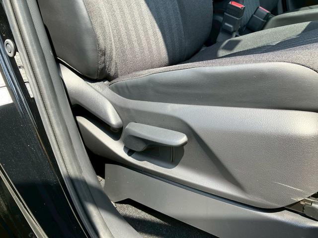 ヴォクシー Ｓ－Ｇ　７人乗り　禁煙車　衝突被害軽減ブレーキ　純正１０．５型ディスプレイオーデイオ／フルセグＴＶ／Ｂｌｕｅｔｏｏｔｈ／バックモニター　２．０ＥＴＣ　ＬＥＤオートライト　パワースライドドア　純正１６アルミ（19枚目）