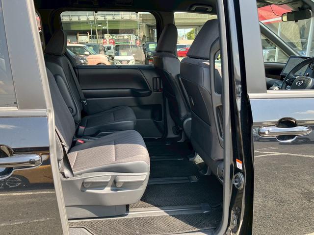 ヴォクシー Ｓ－Ｇ　７人乗り　禁煙車　衝突被害軽減ブレーキ　純正１０．５型ディスプレイオーデイオ／フルセグＴＶ／Ｂｌｕｅｔｏｏｔｈ／バックモニター　２．０ＥＴＣ　ＬＥＤオートライト　パワースライドドア　純正１６アルミ（33枚目）