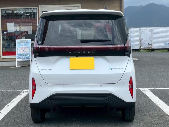 サクラ Ｘ　新車メーカー保証継承　全方位モニター　純正９型ナビ／フルセグＴＶ／ＤＶＤ再生／ＣＤ録音／Ｂｌｕｅｔｏｏｔｈ　純正フロアマット／ドアバイザー　インテリジェントキー　プッシュスタート　禁煙車（32枚目）