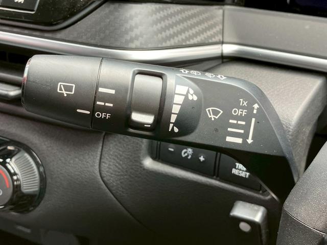 ノート Ｘ　新車メーカー保証継承　全方位モニター　シートヒーター　ハンドルヒーター　純正９型ナビ／フルセグＴＶ／Ｂｌｕｅｔｏｏｔｈ　インテリジェントルームミラー　ＬＥＤオートライト　置くだけ充電　２．０ＥＴＣ（10枚目）
