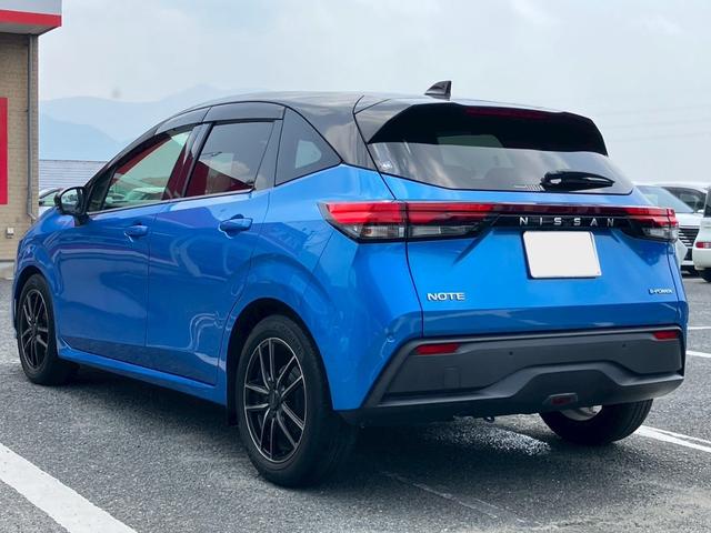 ノート Ｘ　新車メーカー保証継承　全方位モニター　シートヒーター　ハンドルヒーター　純正９型ナビ／フルセグＴＶ／Ｂｌｕｅｔｏｏｔｈ　インテリジェントルームミラー　ＬＥＤオートライト　置くだけ充電　２．０ＥＴＣ（35枚目）
