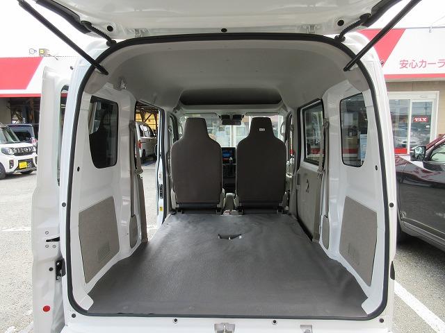 エブリイ ＰＡ　セーフティサポート装着車　後退時ブレーキサポート　新車メーカー保証継承　バックカメラ付きデイスプレイオーデイオ　オートライト　エアコン　パワステ　オーバーヘッドコンソールＢＯＸ　ラバーマット　禁煙車（13枚目）
