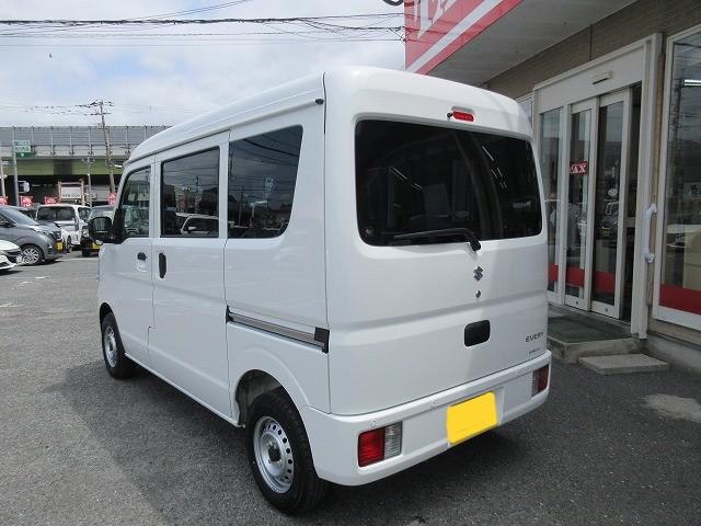 エブリイ ＰＡ　セーフティサポート装着車　後退時ブレーキサポート　新車メーカー保証継承　バックカメラ付きデイスプレイオーデイオ　オートライト　エアコン　パワステ　オーバーヘッドコンソールＢＯＸ　ラバーマット　禁煙車（16枚目）