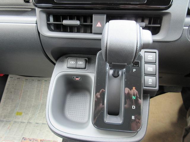 シエンタ ハイブリッドＸ　ナビレディパッケージ　トヨタセーフティセンス　登録済未使用車　ＬＥＤオートライト　パワースライドドア　プッシュスタート　スマートー　衝突被害軽減ブレーキ　ウインカー付き電動格納ドアミラー（12枚目）