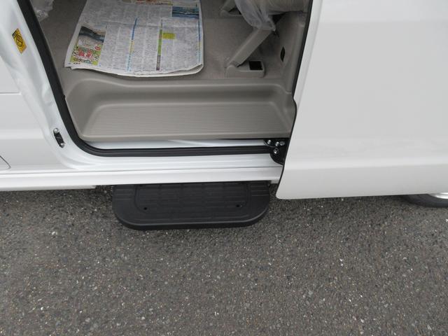 エブリイワゴン ＰＺターボスペシャル　ハイルーフ　届出済み未使用車　電動オートステップ　両側パワースライドドア　衝突被害軽減ブレーキ　パーキングセンサー　純正デイスプレイオーデイオ　バッグモニター　ＬＥＤオートライト　革巻きハンドル（9枚目）