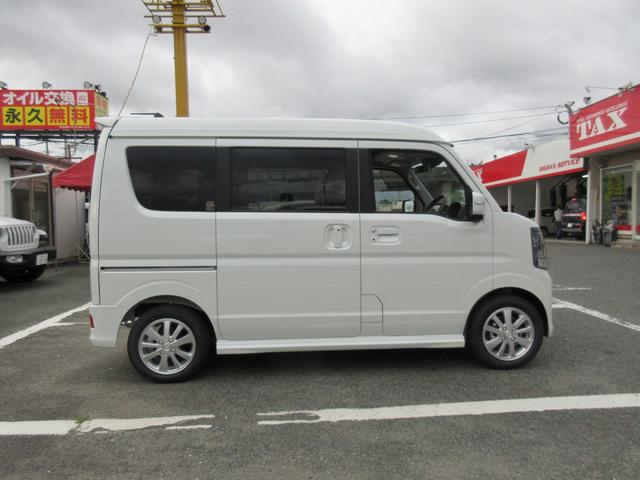 エブリイワゴン ＰＺターボスペシャル　ハイルーフ　届出済み未使用車　電動オートステップ　両側パワースライドドア　衝突被害軽減ブレーキ　パーキングセンサー　純正デイスプレイオーデイオ　バッグモニター　ＬＥＤオートライト　革巻きハンドル（17枚目）