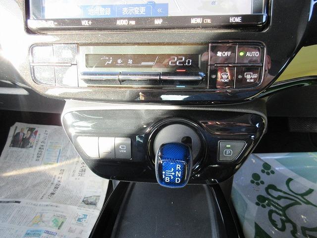 プリウス Ａプレミアム　ツーリングセレクション　トヨタセーフティセンス　禁煙車　新車メーカー保証継承　黒革エアー／パワーシート　全方位モニター　純正９型ナビ／フルセグＴＶ／ＤＶＤ再生／ＣＤ録音／Ｂｌｕｅｔｏｏｔｈ　ＬＥＤオートライト／フォグランプ（10枚目）