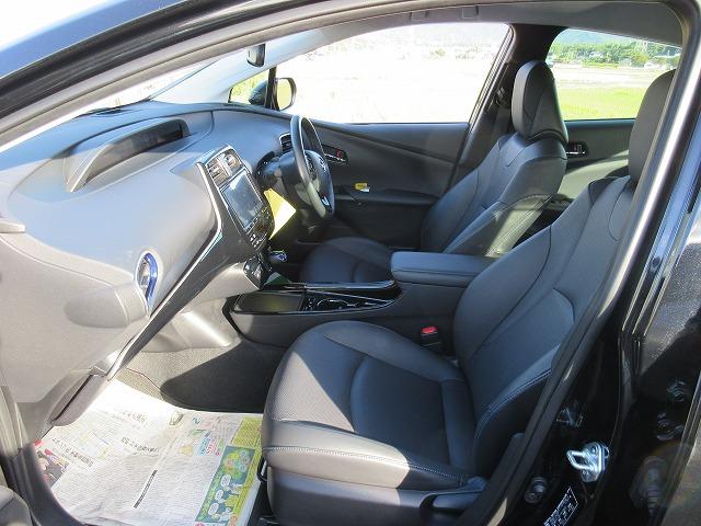 プリウス Ａプレミアム　ツーリングセレクション　トヨタセーフティセンス　禁煙車　新車メーカー保証継承　黒革エアー／パワーシート　全方位モニター　純正９型ナビ／フルセグＴＶ／ＤＶＤ再生／ＣＤ録音／Ｂｌｕｅｔｏｏｔｈ　ＬＥＤオートライト／フォグランプ（13枚目）