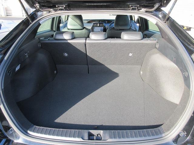 プリウス Ａプレミアム　ツーリングセレクション　トヨタセーフティセンス　禁煙車　新車メーカー保証継承　黒革エアー／パワーシート　全方位モニター　純正９型ナビ／フルセグＴＶ／ＤＶＤ再生／ＣＤ録音／Ｂｌｕｅｔｏｏｔｈ　ＬＥＤオートライト／フォグランプ（15枚目）