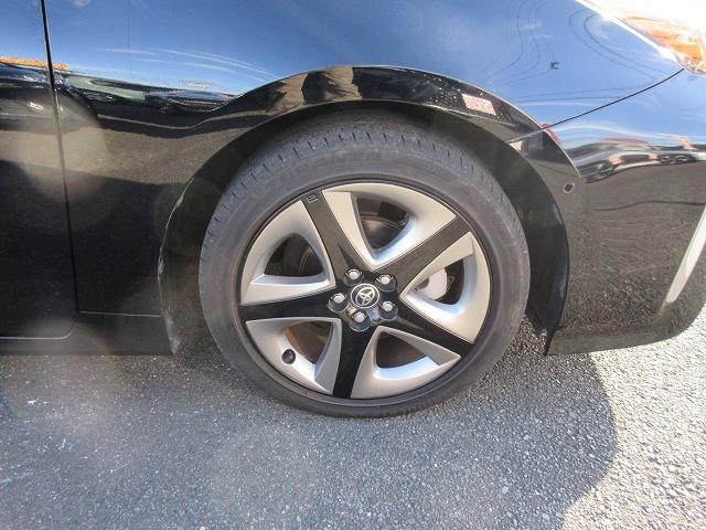 プリウス Ａプレミアム　ツーリングセレクション　トヨタセーフティセンス　禁煙車　新車メーカー保証継承　黒革エアー／パワーシート　全方位モニター　純正９型ナビ／フルセグＴＶ／ＤＶＤ再生／ＣＤ録音／Ｂｌｕｅｔｏｏｔｈ　ＬＥＤオートライト／フォグランプ（16枚目）