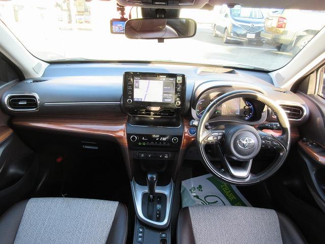 ヤリスクロス ハイブリッドＺ　モデリスタエアロ　トヨタセーフティセンス　禁煙車　全方位モニター　前後ドライブレコーダー　パワーバックドア　ハーフレザーパワーシート　シートヒーター　ハンドルヒーター　純正８型デイスプレイオーデイオ（2枚目）