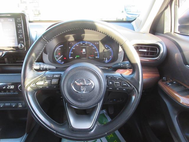 ヤリスクロス ハイブリッドＺ　モデリスタエアロ　トヨタセーフティセンス　禁煙車　全方位モニター　前後ドライブレコーダー　パワーバックドア　ハーフレザーパワーシート　シートヒーター　ハンドルヒーター　純正８型デイスプレイオーデイオ（7枚目）