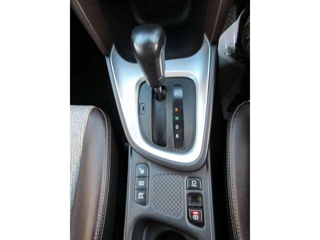 ヤリスクロス ハイブリッドＺ　モデリスタエアロ　トヨタセーフティセンス　禁煙車　全方位モニター　前後ドライブレコーダー　パワーバックドア　ハーフレザーパワーシート　シートヒーター　ハンドルヒーター　純正８型デイスプレイオーデイオ（16枚目）