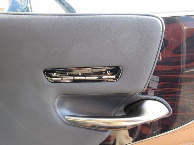 ＬＳ ＬＳ５００ｈ　エグゼクティブ　後期モデル　走行距離８．９８５キロ　サンルーフ　Ｌ－アニリン本革エアーシート　純正２０インチアルミ　リアエンターテインメント　マークレビンソン　後席オットマン／リラクゼーション　純正１２．３型ナビ（18枚目）