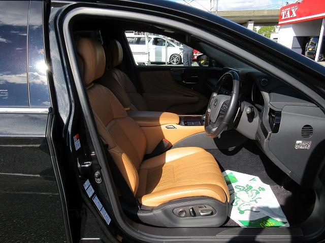 ＬＳ ＬＳ５００ｈ　エグゼクティブ　後期モデル　走行距離８．９８５キロ　サンルーフ　Ｌ－アニリン本革エアーシート　純正２０インチアルミ　リアエンターテインメント　マークレビンソン　後席オットマン／リラクゼーション　純正１２．３型ナビ（28枚目）