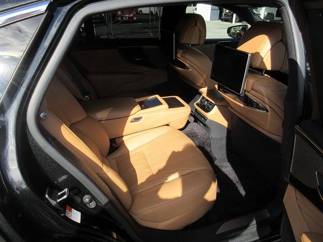 ＬＳ ＬＳ５００ｈ　エグゼクティブ　後期モデル　走行距離８．９８５キロ　サンルーフ　Ｌ－アニリン本革エアーシート　純正２０インチアルミ　リアエンターテインメント　マークレビンソン　後席オットマン／リラクゼーション　純正１２．３型ナビ（29枚目）