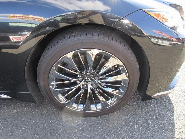 ＬＳ ＬＳ５００ｈ　エグゼクティブ　後期モデル　走行距離８．９８５キロ　サンルーフ　Ｌ－アニリン本革エアーシート　純正２０インチアルミ　リアエンターテインメント　マークレビンソン　後席オットマン／リラクゼーション　純正１２．３型ナビ（32枚目）