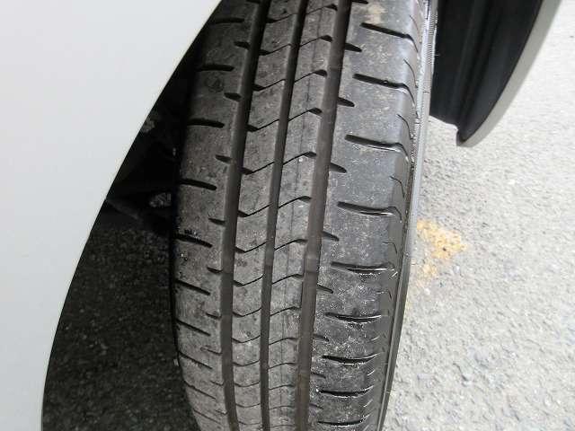 ベルタ Ｘ　ビジネスＢパッケージ　禁煙車　走行距離５０．３００キロ　純正前後コーナーセンサー　ウインカー付き電動格納ドアミラー　純正オーデイオ　キーレス　タイミングチェーン　ＡＢＳ　フロアマット　ドアバイザー（8枚目）